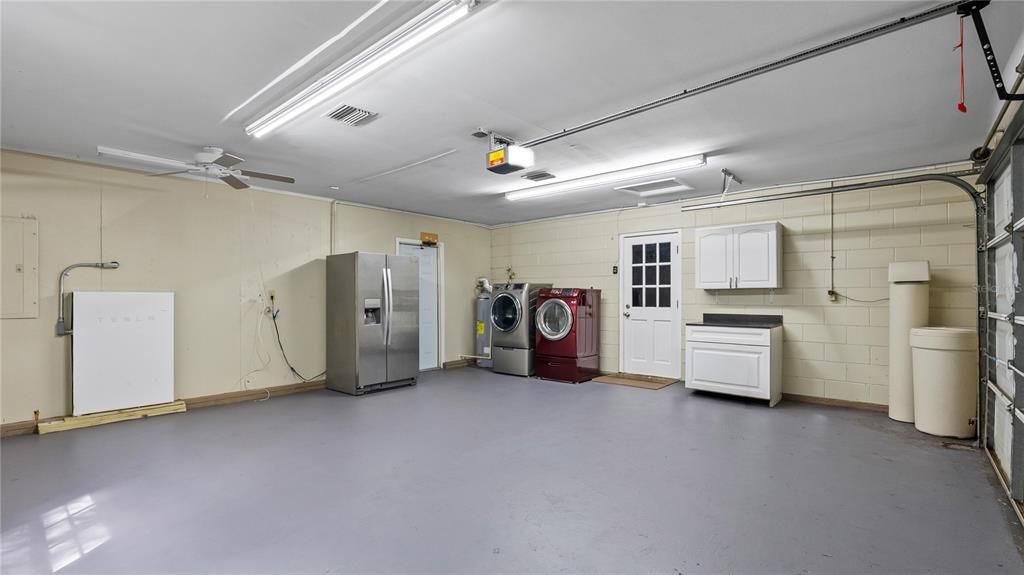 For Rent: $2,500 (3 beds, 2 baths, 1945 Square Feet)