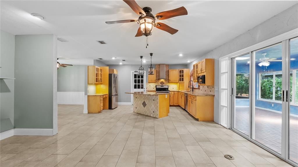 For Rent: $2,500 (3 beds, 2 baths, 1945 Square Feet)