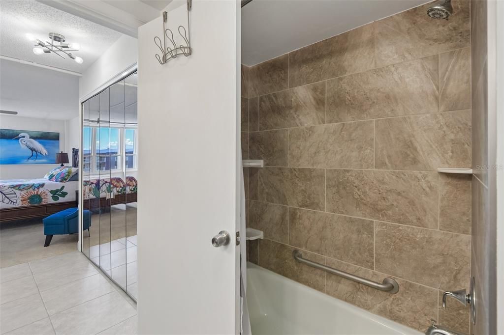На продажу: $459,900 (2 спален, 2 ванн, 1300 Квадратных фут)