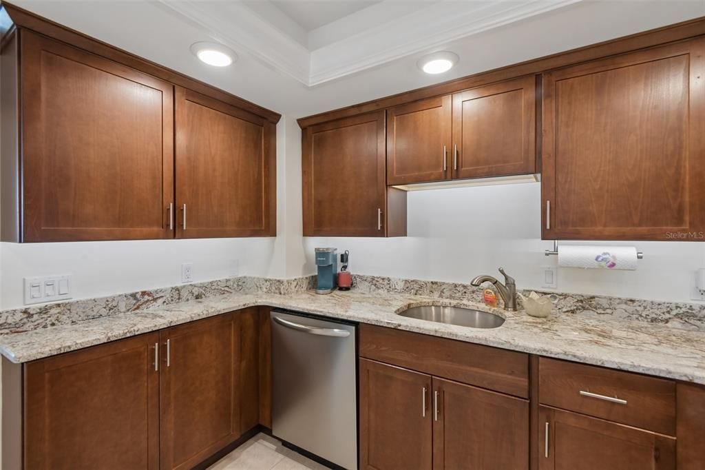 На продажу: $459,900 (2 спален, 2 ванн, 1300 Квадратных фут)