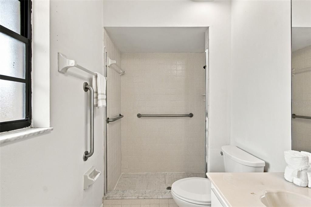 En Venta: $165,000 (2 camas, 2 baños, 988 Pies cuadrados)