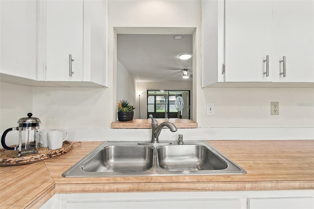 En Venta: $165,000 (2 camas, 2 baños, 988 Pies cuadrados)