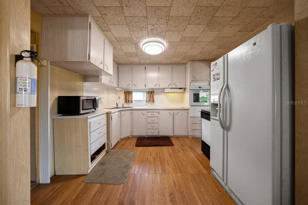 For Sale: $169,000 (2 beds, 2 baths, 1040 Square Feet)