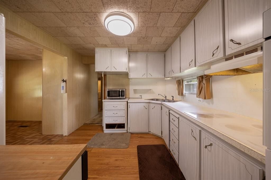 For Sale: $169,000 (2 beds, 2 baths, 1040 Square Feet)