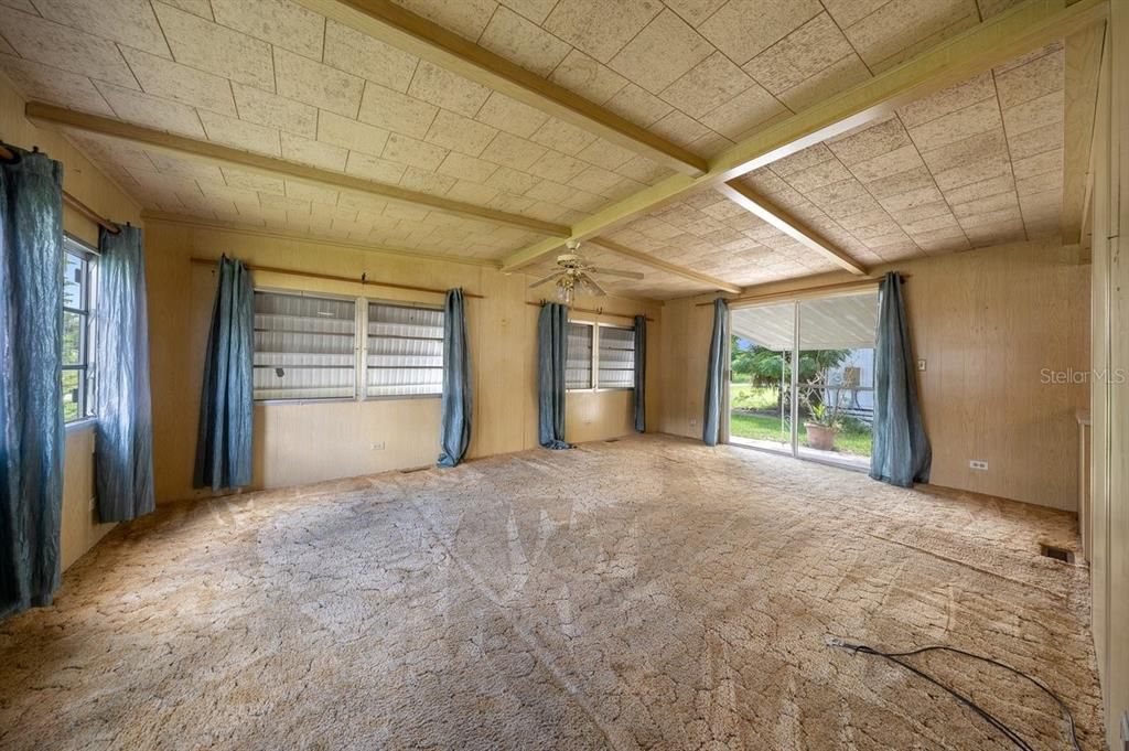 For Sale: $169,000 (2 beds, 2 baths, 1040 Square Feet)