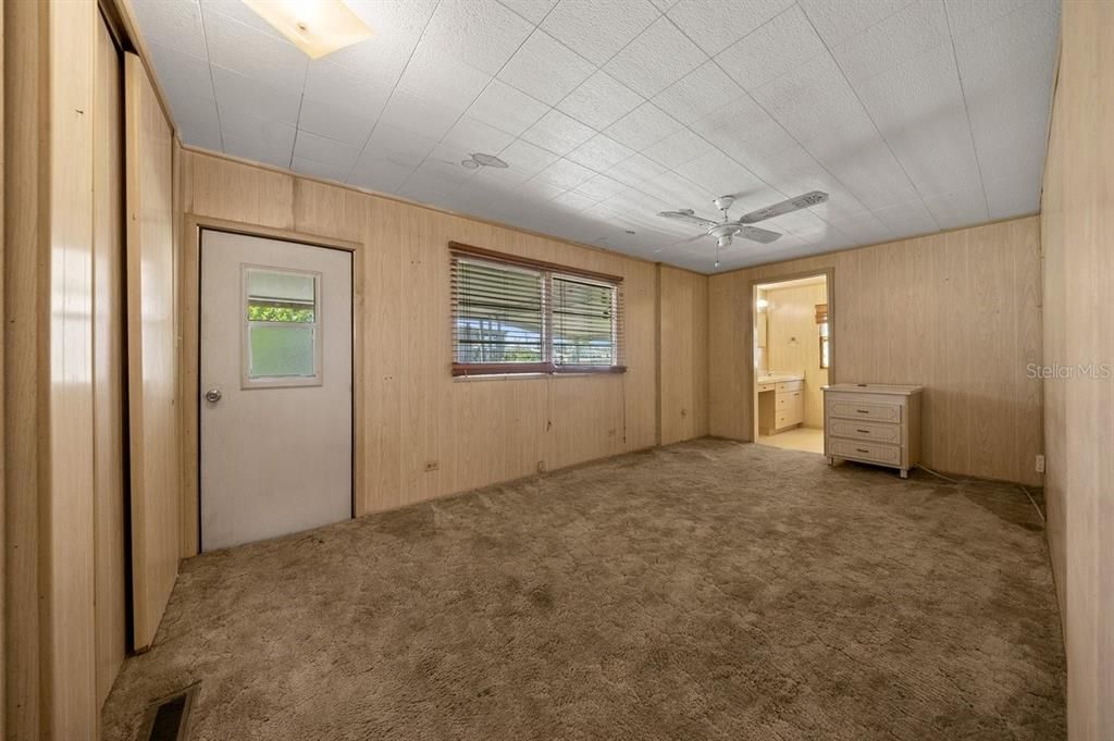 For Sale: $169,000 (2 beds, 2 baths, 1040 Square Feet)