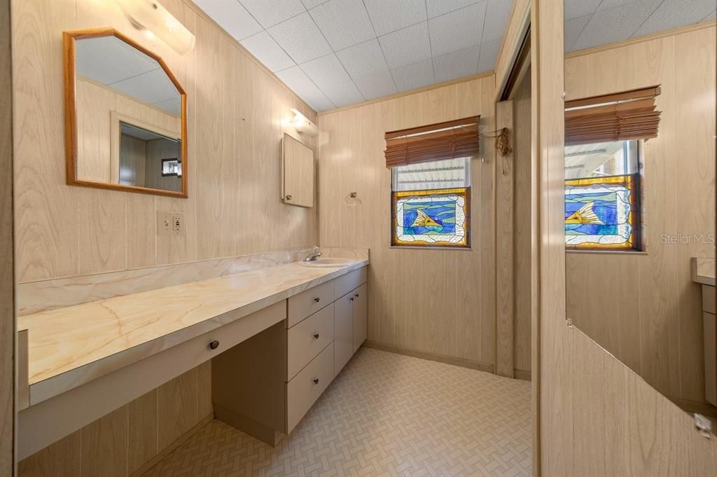 For Sale: $169,000 (2 beds, 2 baths, 1040 Square Feet)