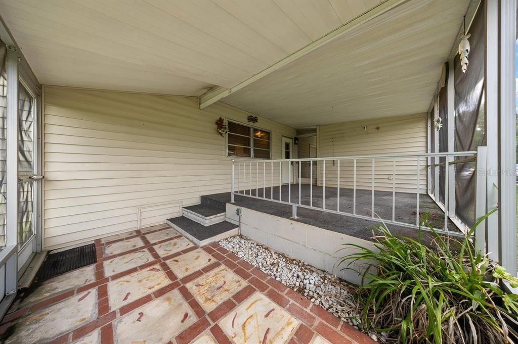 For Sale: $169,000 (2 beds, 2 baths, 1040 Square Feet)