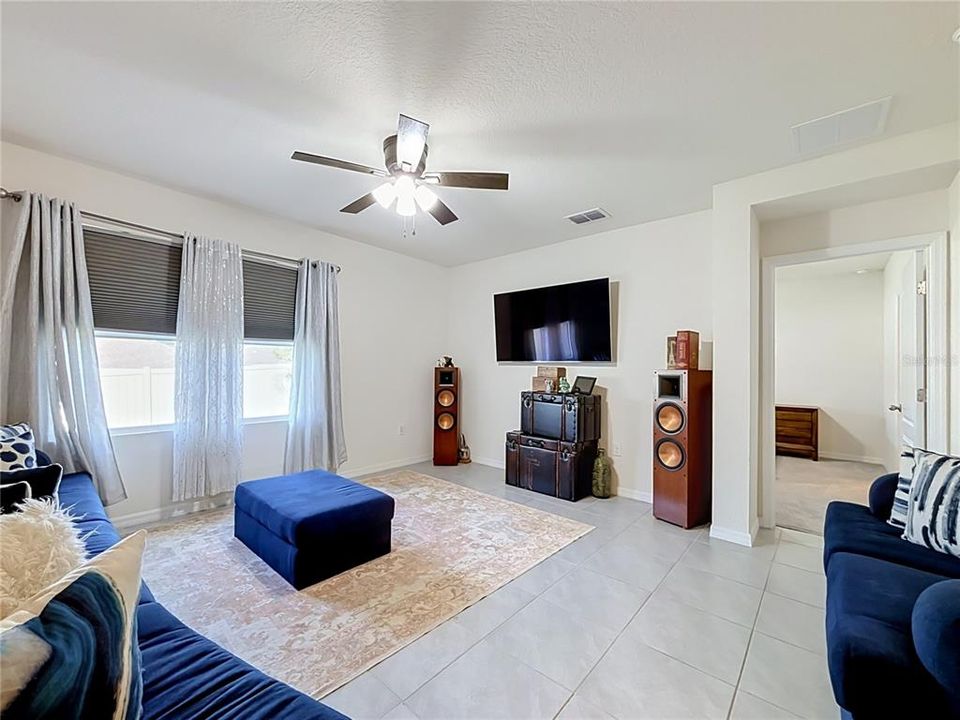 На продажу: $339,000 (4 спален, 2 ванн, 1867 Квадратных фут)