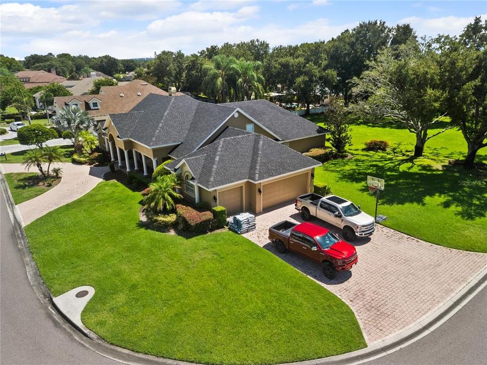 For Sale: $750,000 (5 beds, 3 baths, 3611 Square Feet)