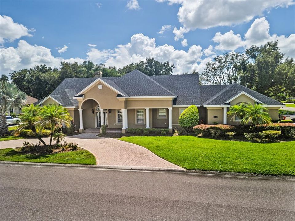 For Sale: $750,000 (5 beds, 3 baths, 3611 Square Feet)