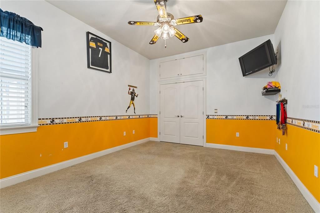 For Sale: $750,000 (5 beds, 3 baths, 3611 Square Feet)