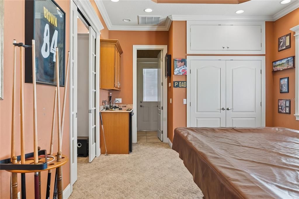For Sale: $750,000 (5 beds, 3 baths, 3611 Square Feet)
