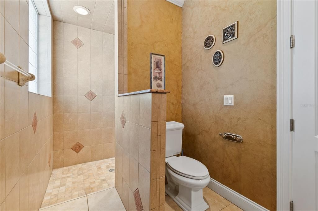 For Sale: $750,000 (5 beds, 3 baths, 3611 Square Feet)