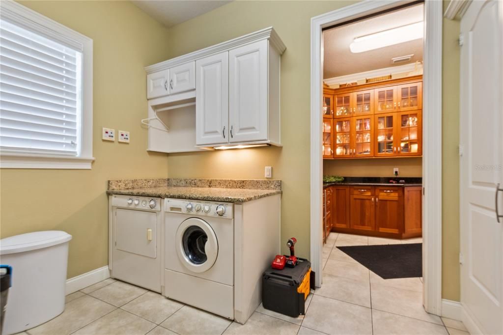 For Sale: $750,000 (5 beds, 3 baths, 3611 Square Feet)
