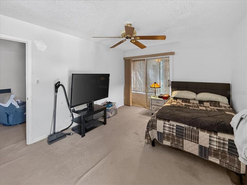 For Sale: $149,990 (2 beds, 2 baths, 1094 Square Feet)