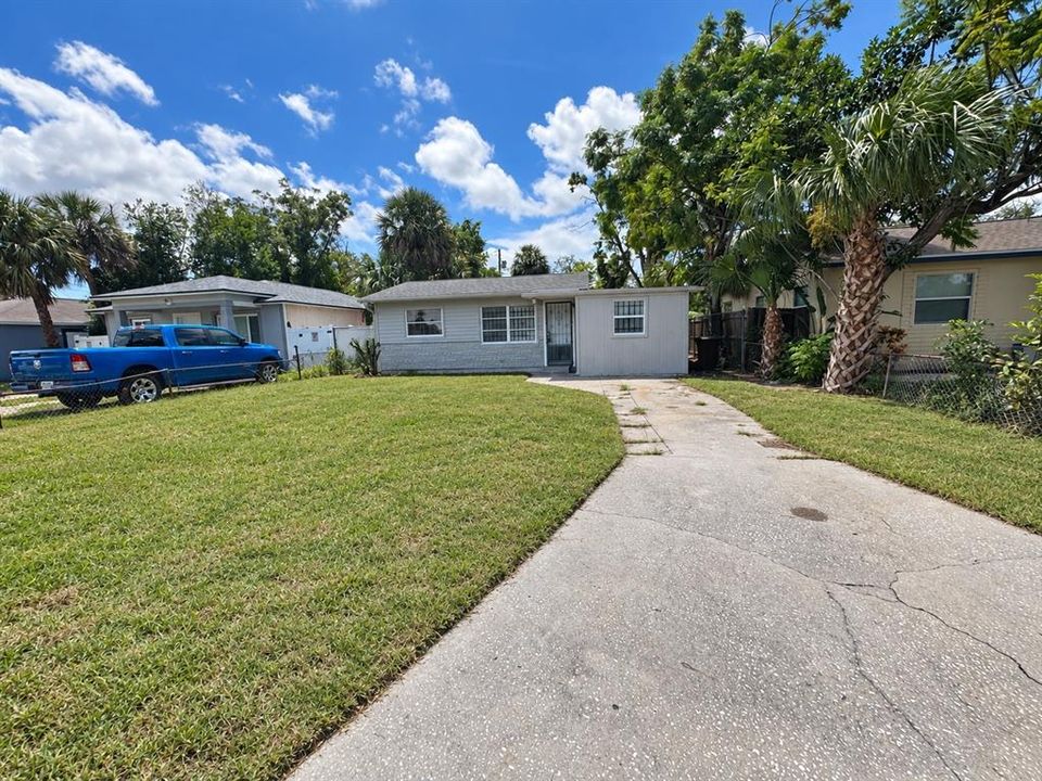 For Rent: $2,050 (3 beds, 2 baths, 955 Square Feet)