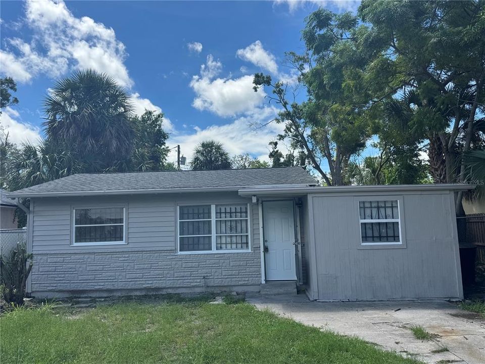 For Rent: $2,050 (3 beds, 2 baths, 955 Square Feet)