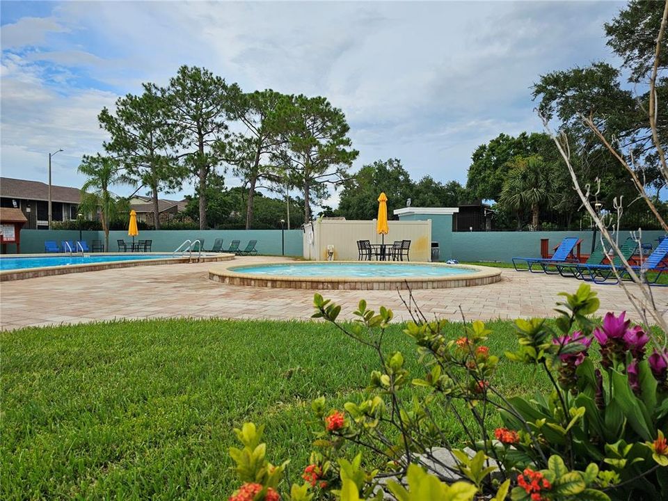 For Sale: $134,900 (2 beds, 1 baths, 885 Square Feet)