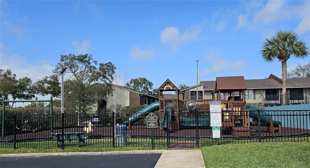 For Sale: $134,900 (2 beds, 1 baths, 885 Square Feet)