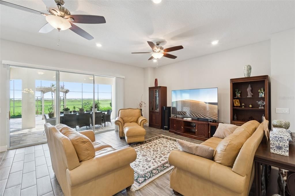 En Venta: $1,099,000 (5 camas, 5 baños, 5428 Pies cuadrados)