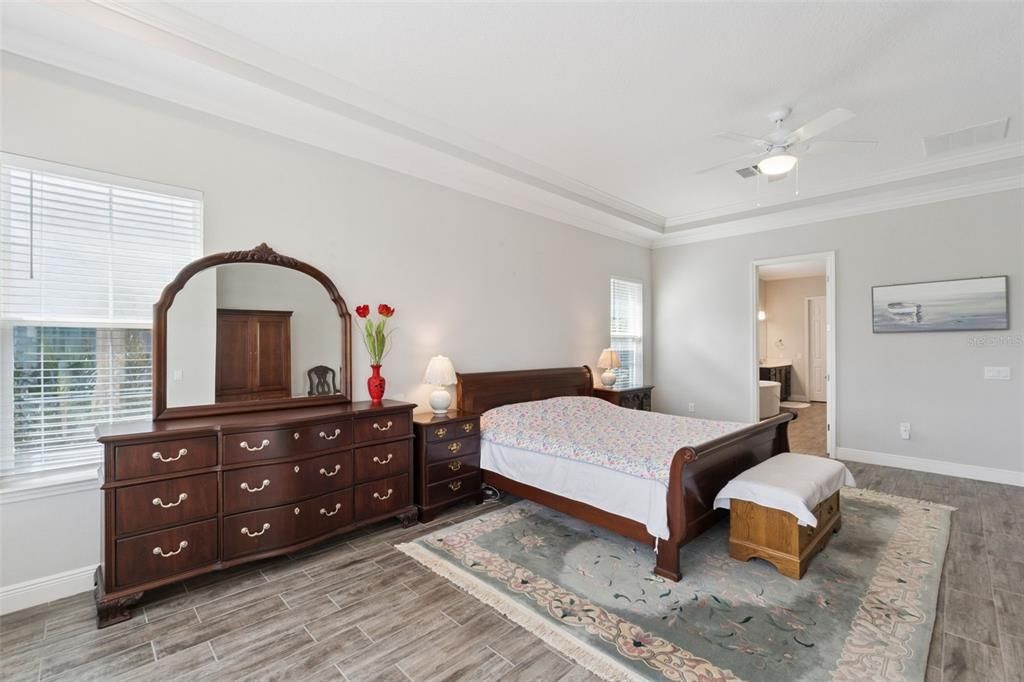 En Venta: $1,099,000 (5 camas, 5 baños, 5428 Pies cuadrados)
