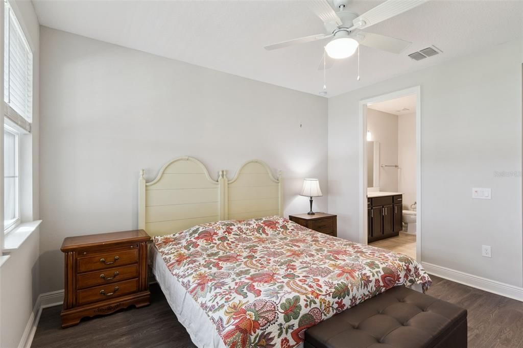 En Venta: $1,099,000 (5 camas, 5 baños, 5428 Pies cuadrados)