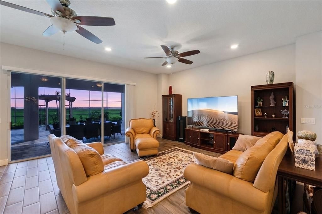 En Venta: $1,099,000 (5 camas, 5 baños, 5428 Pies cuadrados)