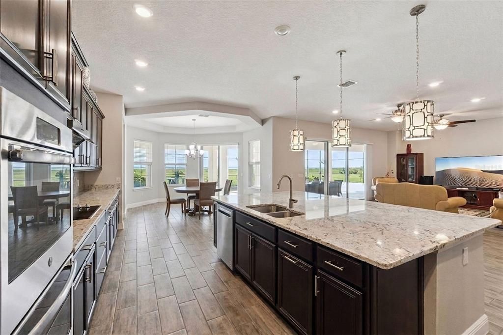 En Venta: $1,099,000 (5 camas, 5 baños, 5428 Pies cuadrados)
