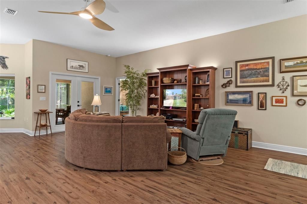 For Sale: $349,900 (3 beds, 2 baths, 1847 Square Feet)