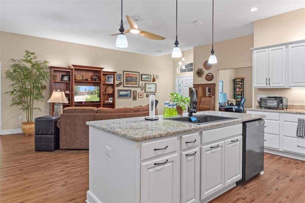For Sale: $349,900 (3 beds, 2 baths, 1847 Square Feet)