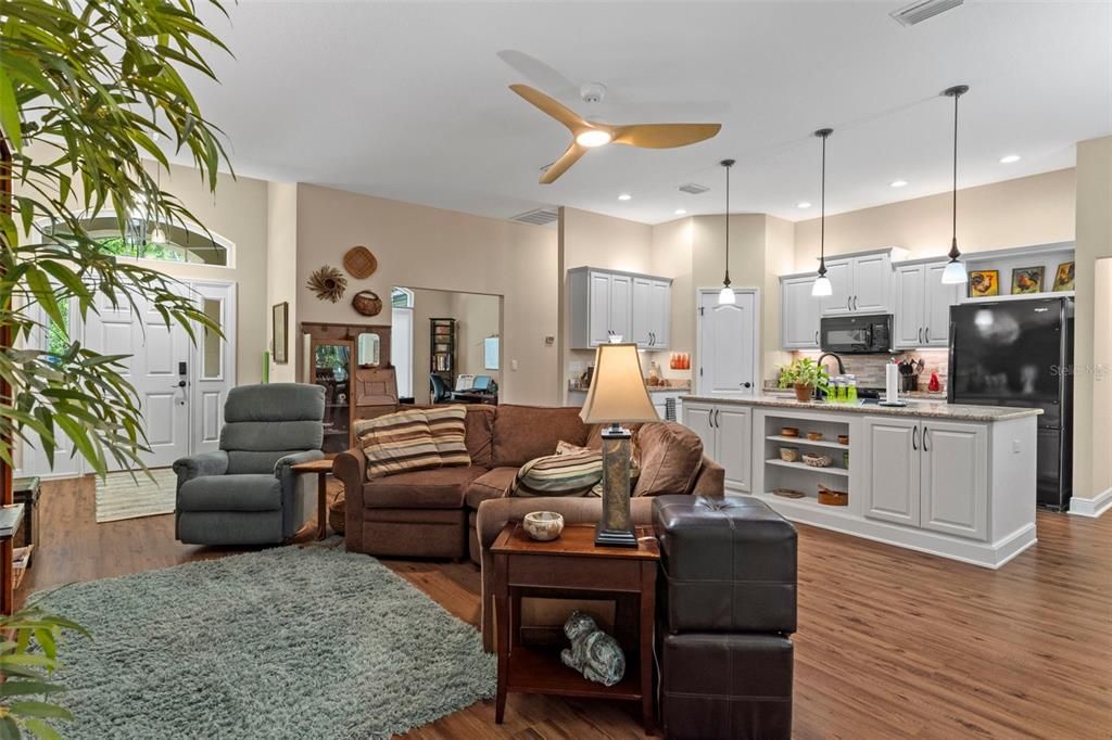 For Sale: $349,900 (3 beds, 2 baths, 1847 Square Feet)