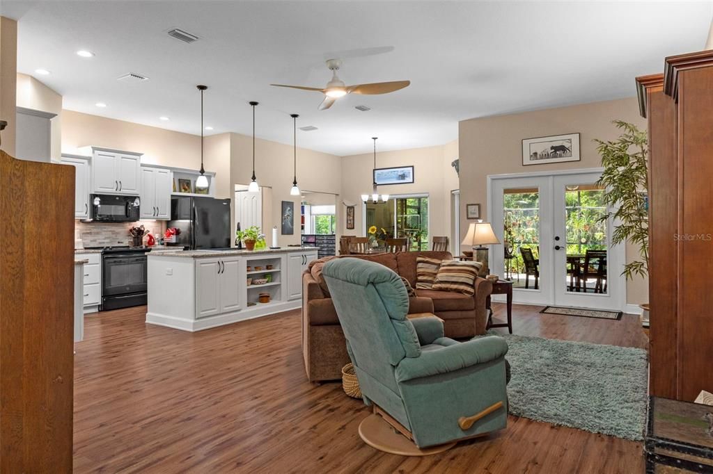For Sale: $349,900 (3 beds, 2 baths, 1847 Square Feet)