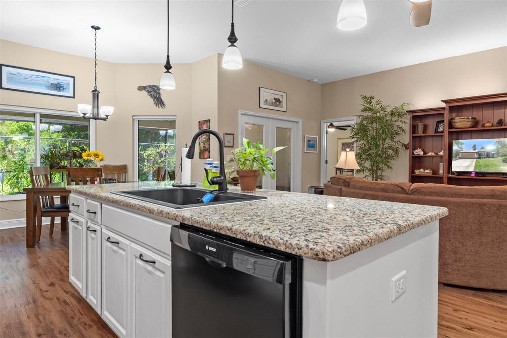 For Sale: $349,900 (3 beds, 2 baths, 1847 Square Feet)