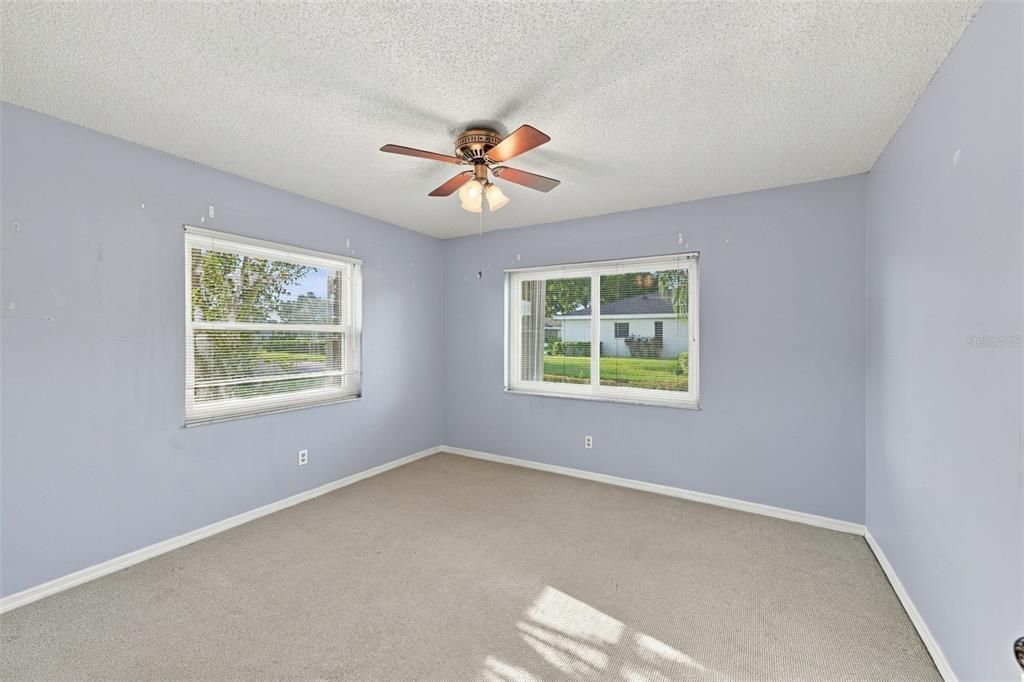 For Sale: $179,900 (2 beds, 2 baths, 1529 Square Feet)
