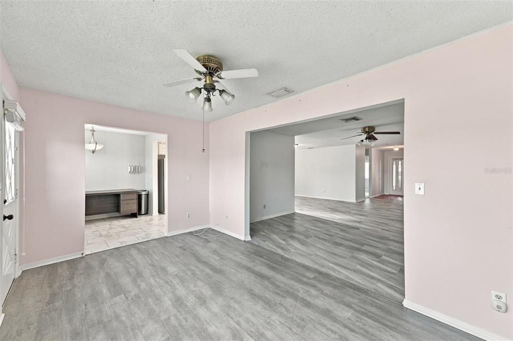 For Sale: $179,900 (2 beds, 2 baths, 1529 Square Feet)