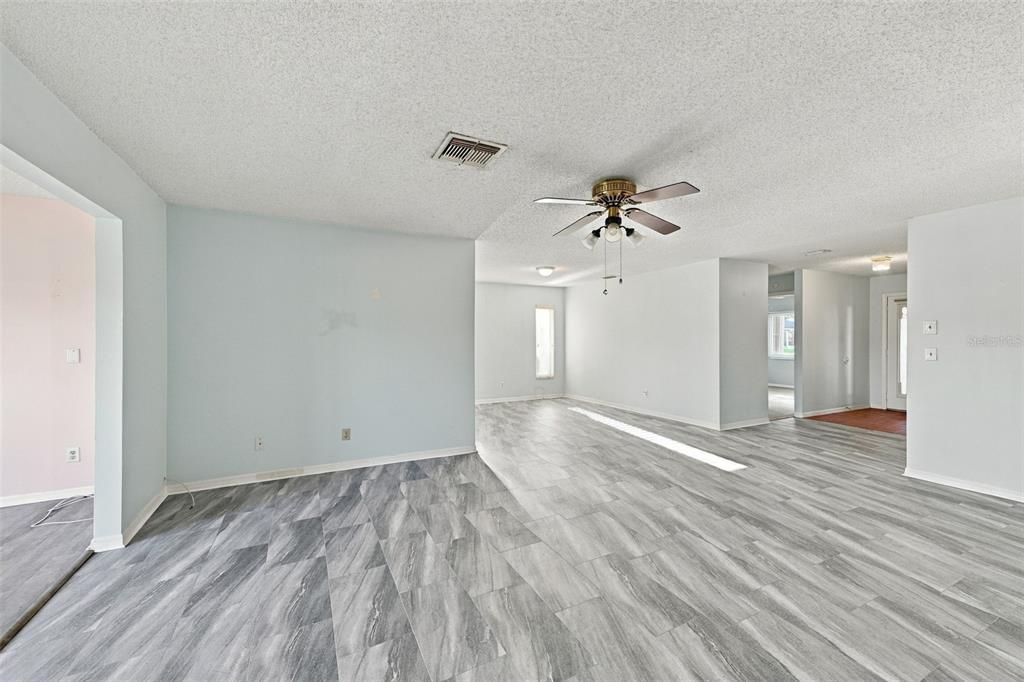 For Sale: $179,900 (2 beds, 2 baths, 1529 Square Feet)