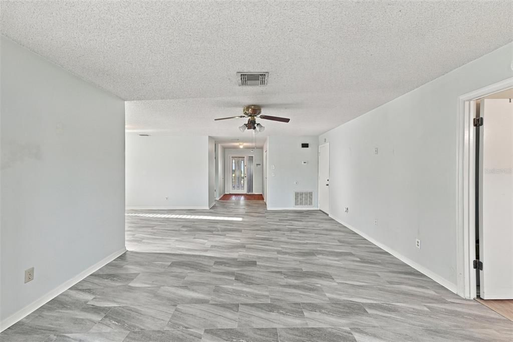 For Sale: $179,900 (2 beds, 2 baths, 1529 Square Feet)