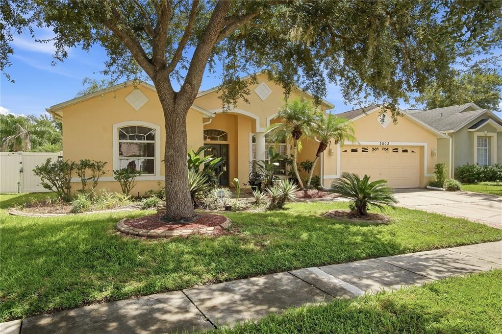 For Rent: $3,290 (4 beds, 3 baths, 2470 Square Feet)