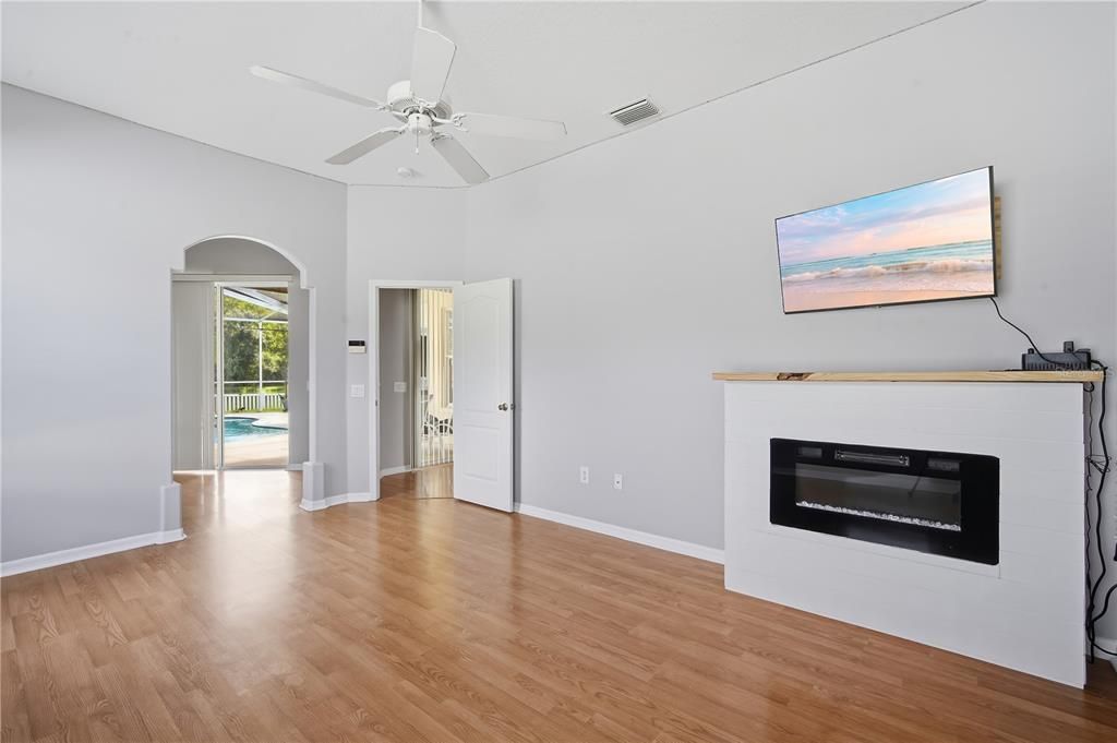 For Rent: $3,290 (4 beds, 3 baths, 2470 Square Feet)