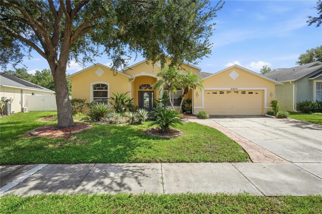 For Rent: $3,290 (4 beds, 3 baths, 2470 Square Feet)
