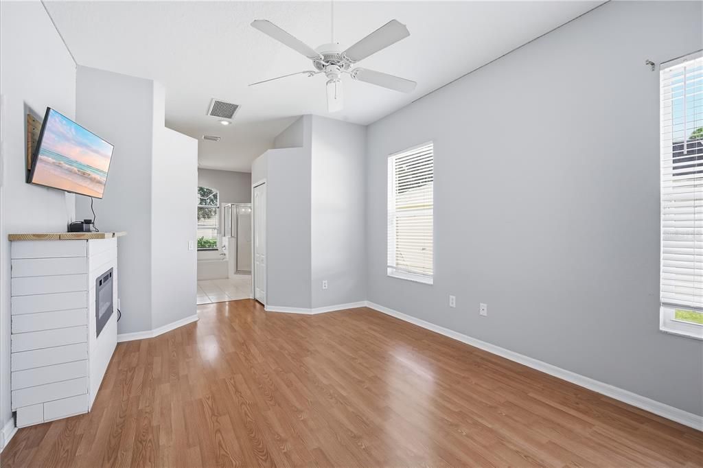 For Rent: $3,290 (4 beds, 3 baths, 2470 Square Feet)