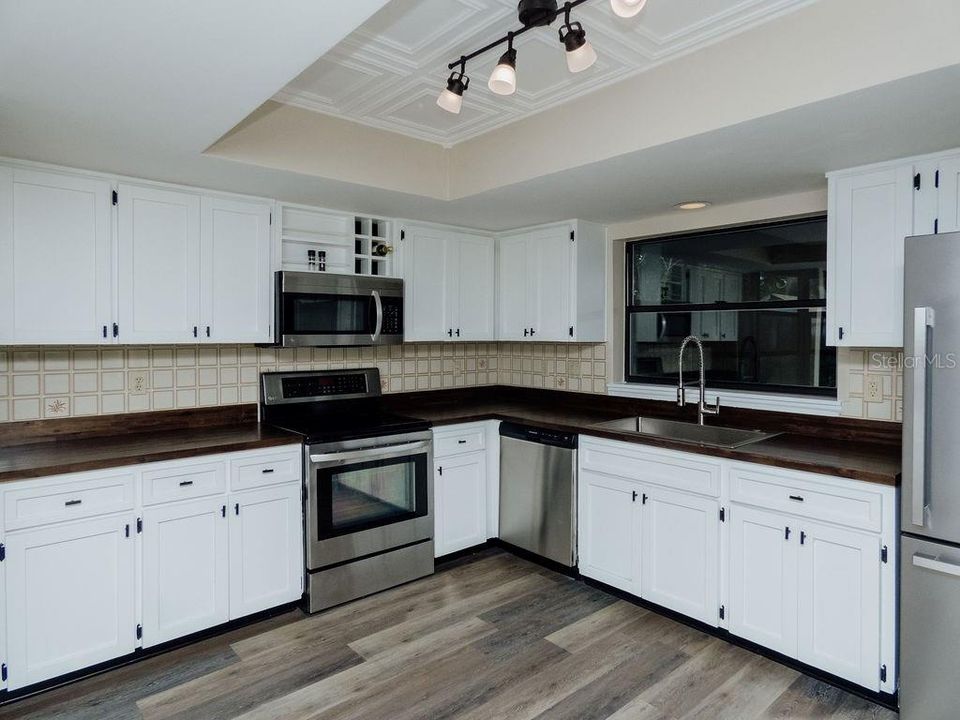 For Sale: $249,900 (3 beds, 2 baths, 1523 Square Feet)