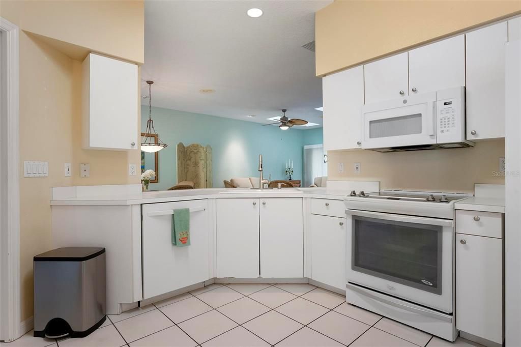 For Sale: $349,000 (2 beds, 2 baths, 1697 Square Feet)