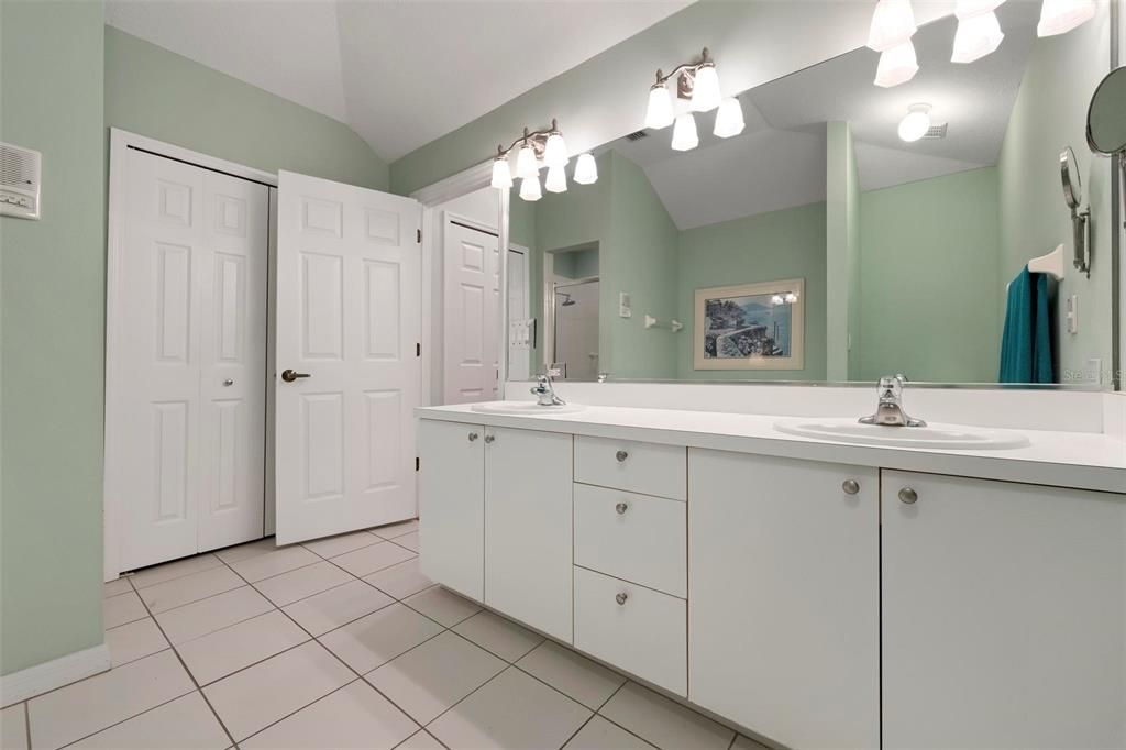 For Sale: $349,000 (2 beds, 2 baths, 1697 Square Feet)