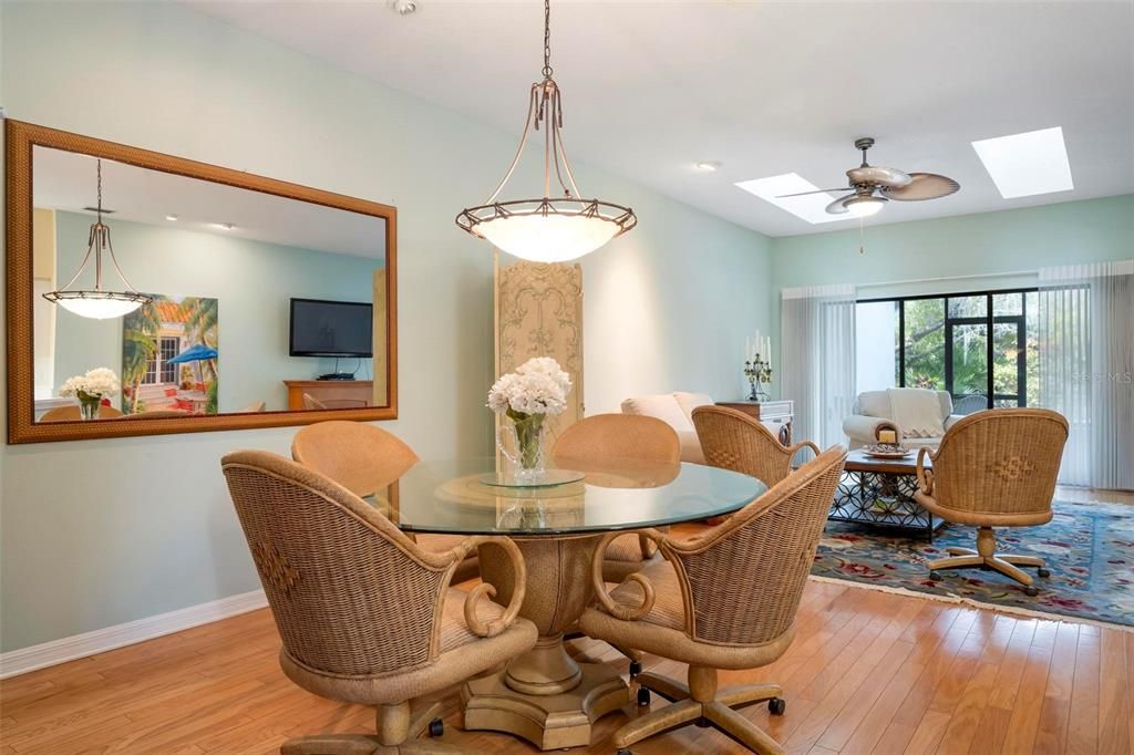 For Sale: $349,000 (2 beds, 2 baths, 1697 Square Feet)