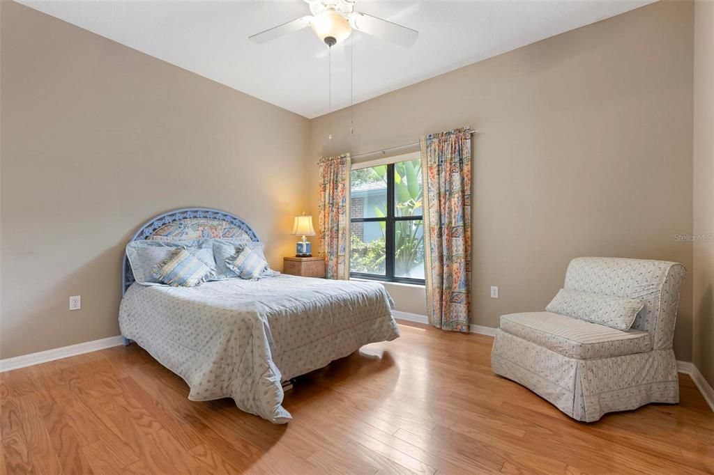 For Sale: $349,000 (2 beds, 2 baths, 1697 Square Feet)