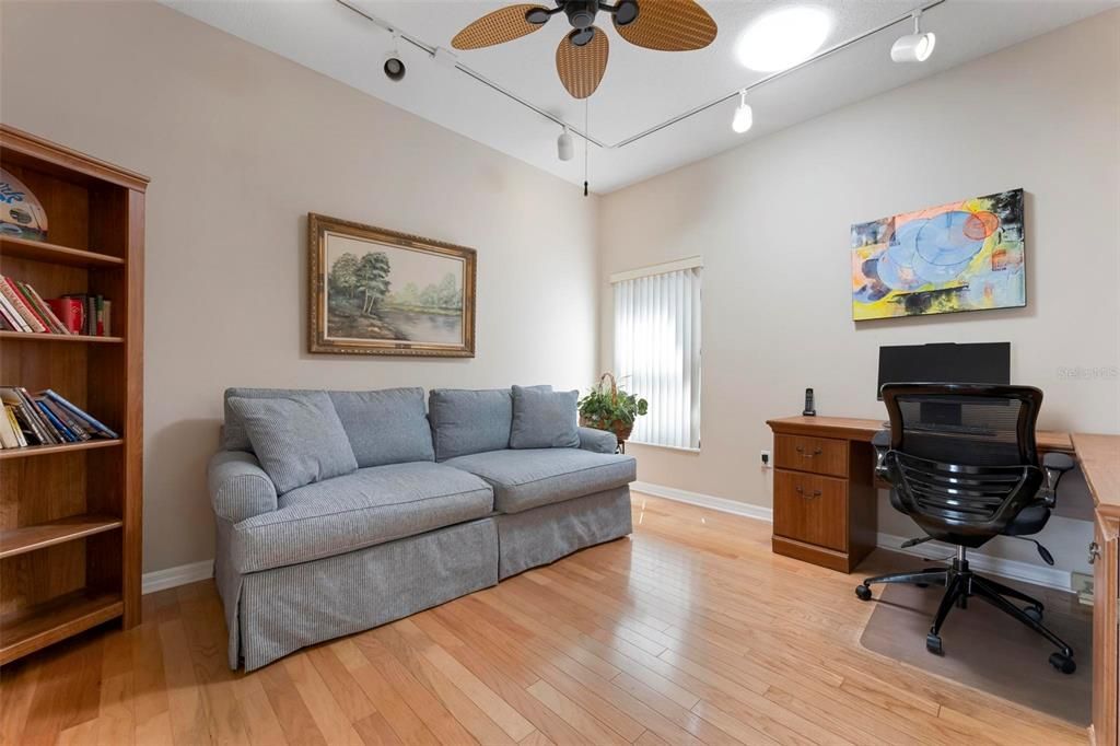 For Sale: $349,000 (2 beds, 2 baths, 1697 Square Feet)