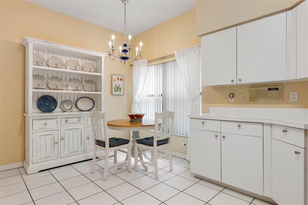 For Sale: $349,000 (2 beds, 2 baths, 1697 Square Feet)