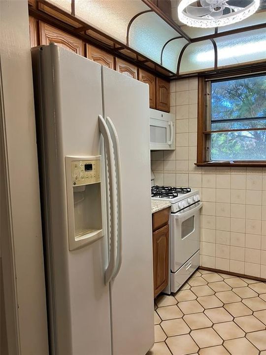 For Rent: $1,600 (2 beds, 1 baths, 1140 Square Feet)